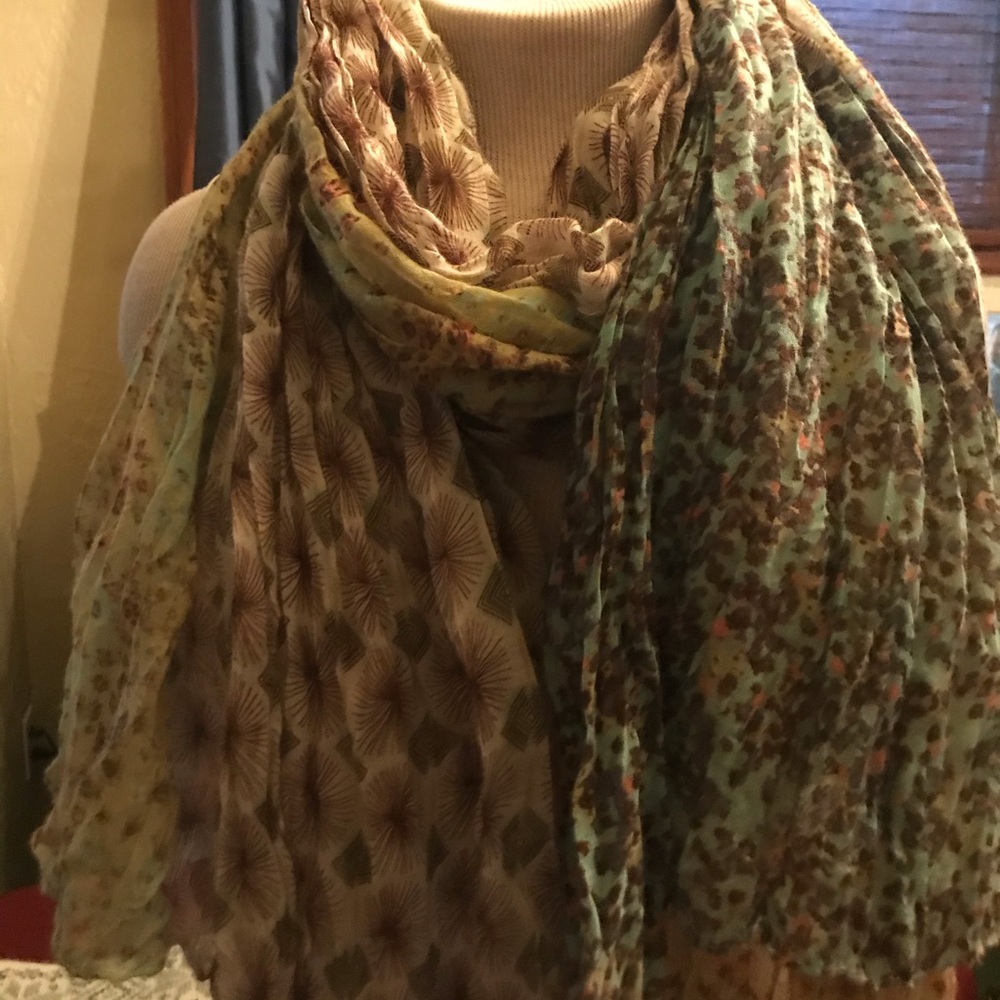 Long crinkle scarf with soft muted colors